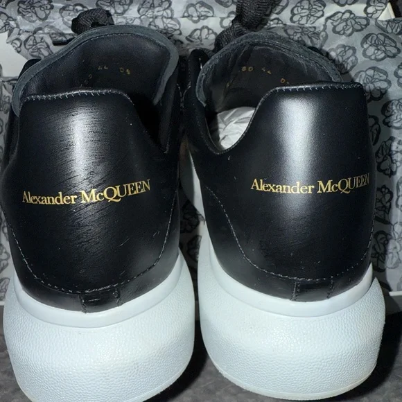 Alexander McQueen Oversized Sneaker Black w/Extra Laces Alexander McQueen Oversized Sneaker Black w/Extra Laces main image 2